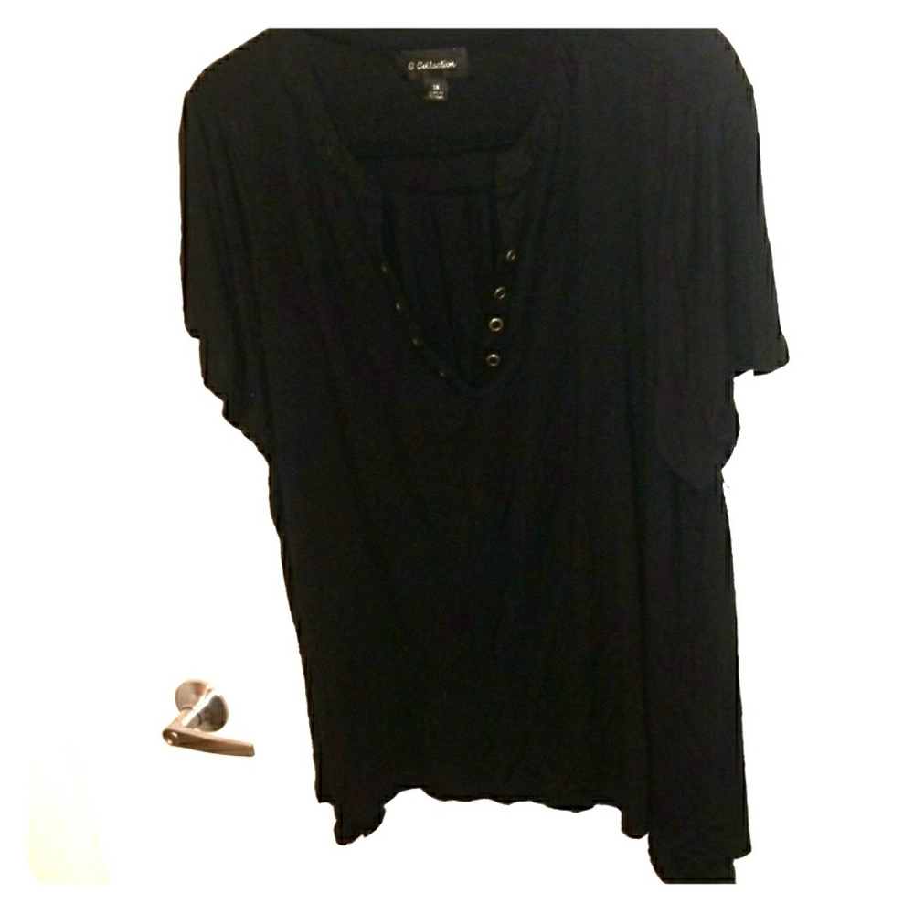 ➕🖤Black V-Neck Tee🖤